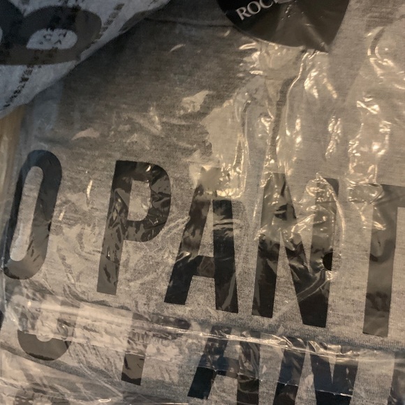 ‘no Pants’ Sleeveless Graphic Tee - Picture 6 of 8